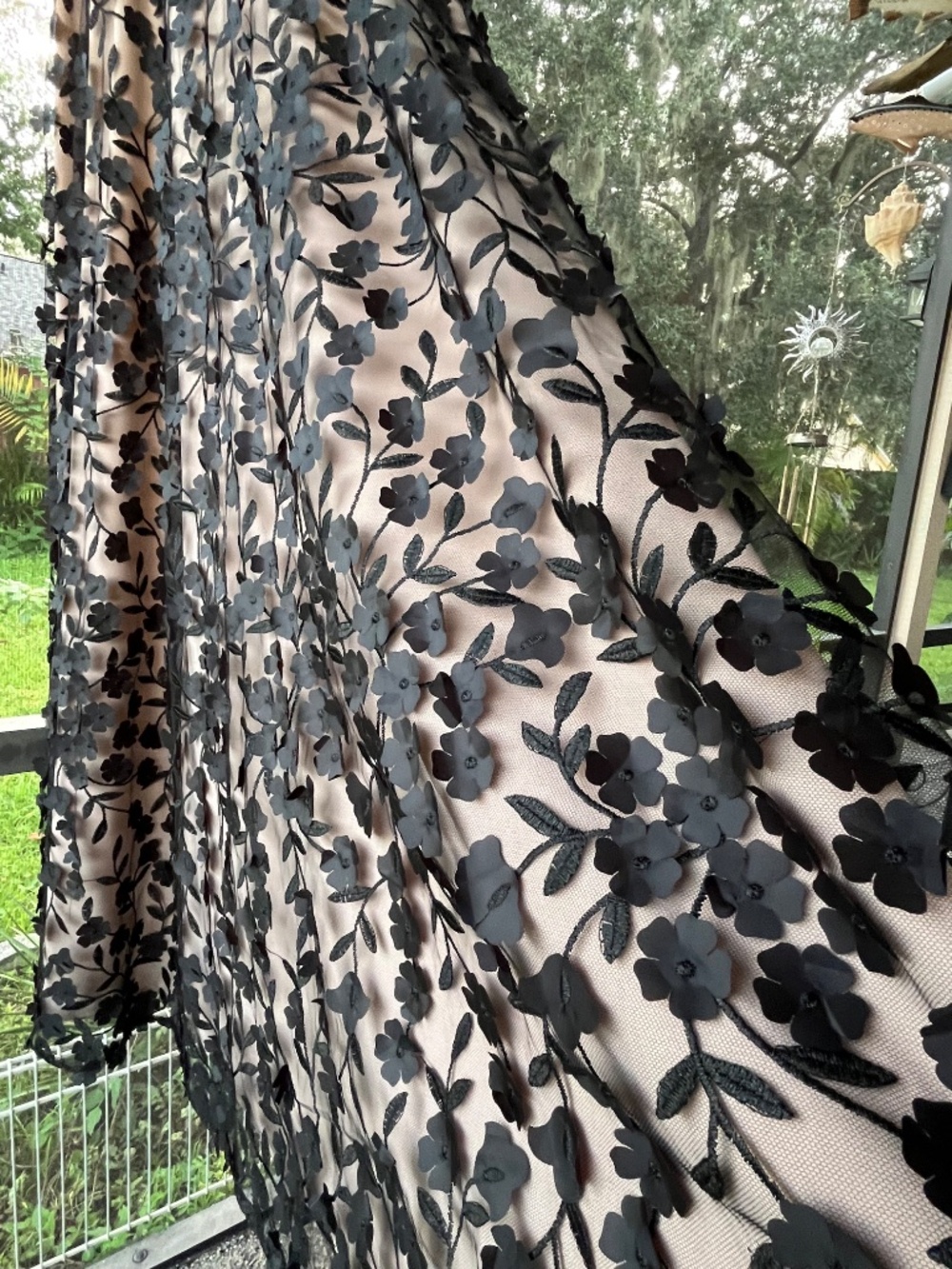 NWT XSCAPE Women’s 3-D Floral Overlay black and nude maxi dress size 4 - Picture 5 of 16